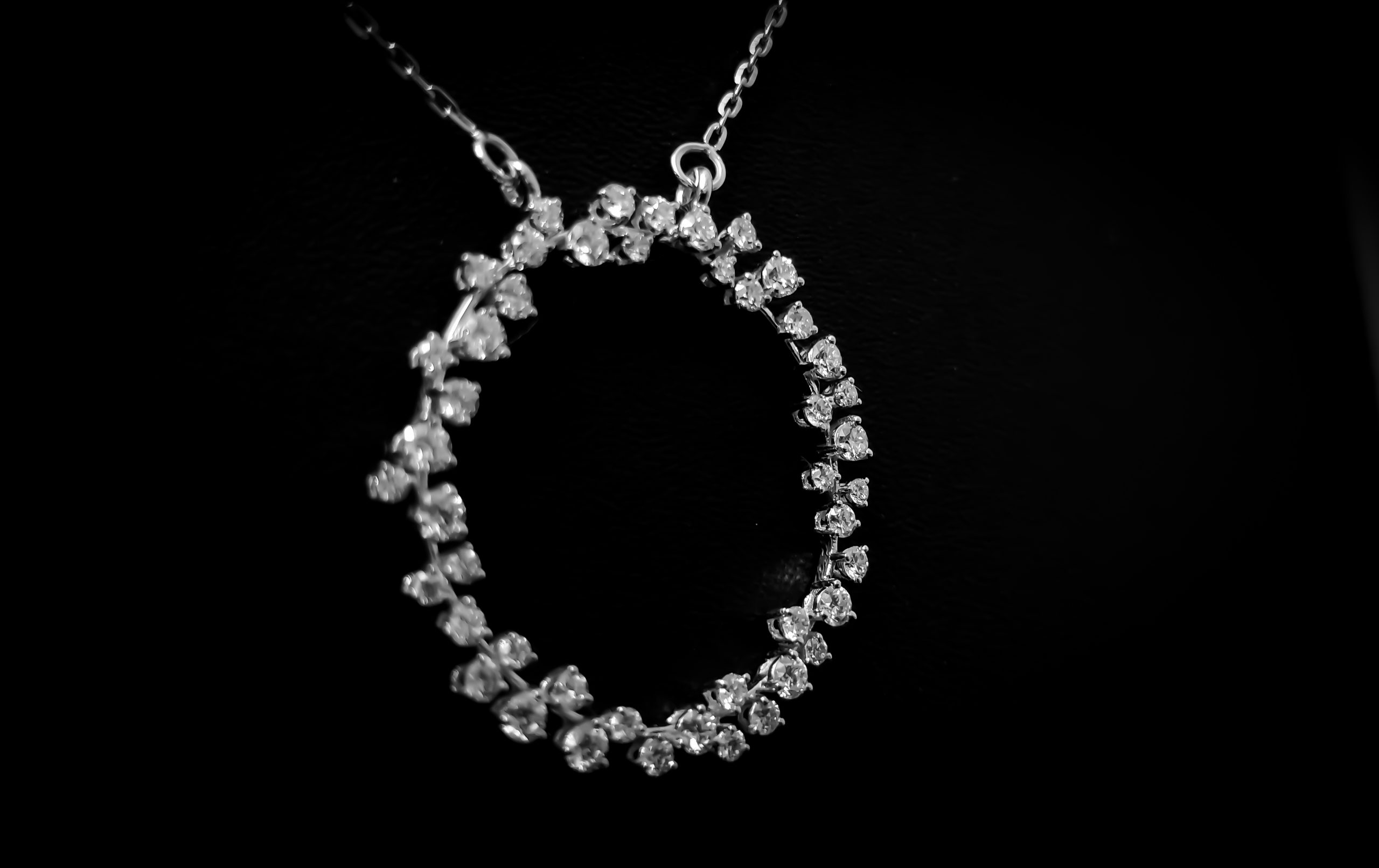 lab grown diamonds pendant